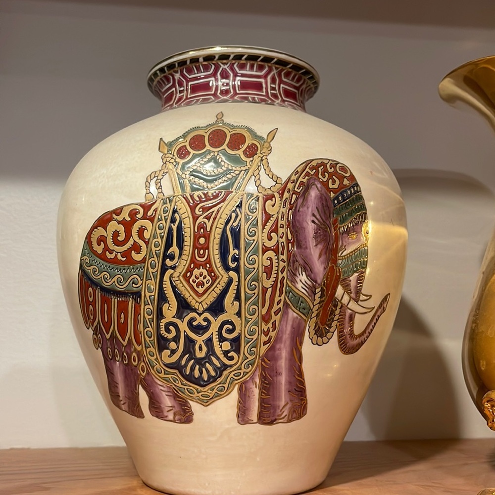 ELEPHANT VASE | 9 x 8 1/2 approx | Gorgeous | Home Decor